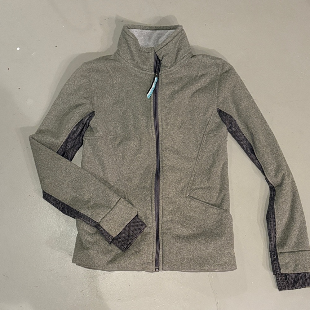 Ivivia (Lululemon) Fleece Jacket